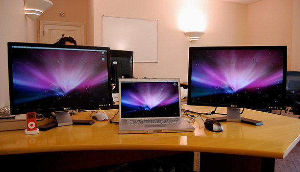 3 Stylish Mac Setups on Computer Desk